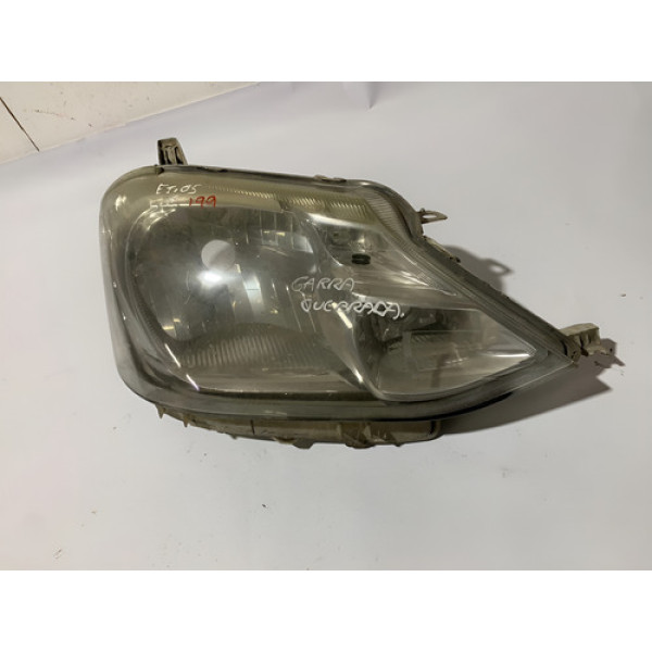 Farol Lado Direito Etios Com Avaria  Esquerdo