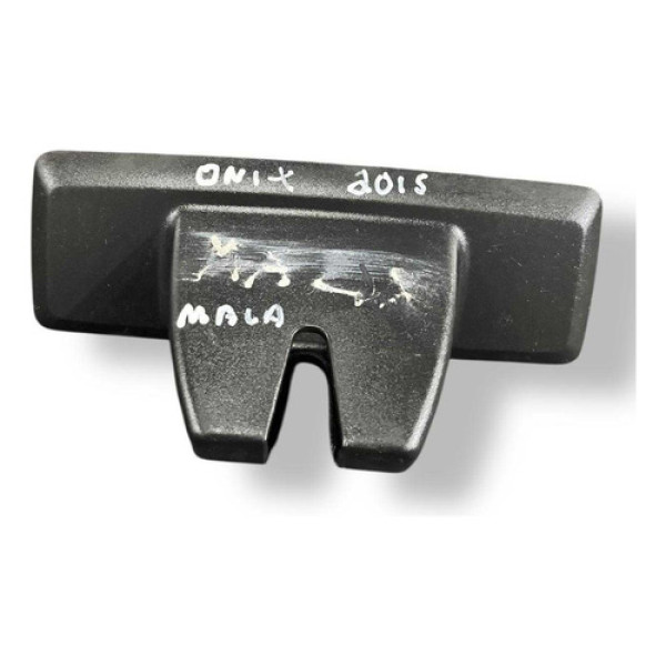 Moldura Fechadura Porta Malas Chevrolet Onix 2014 2015 2016
