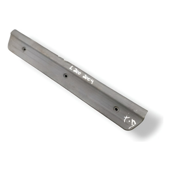 Soleira Traseira Direita Mitsubishi L200 2004/2006 Mr117824 Amarelo