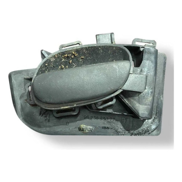 Maçaneta Interna Dianteira Direita Peugeot 2009 9623698077 Preto Dianteira