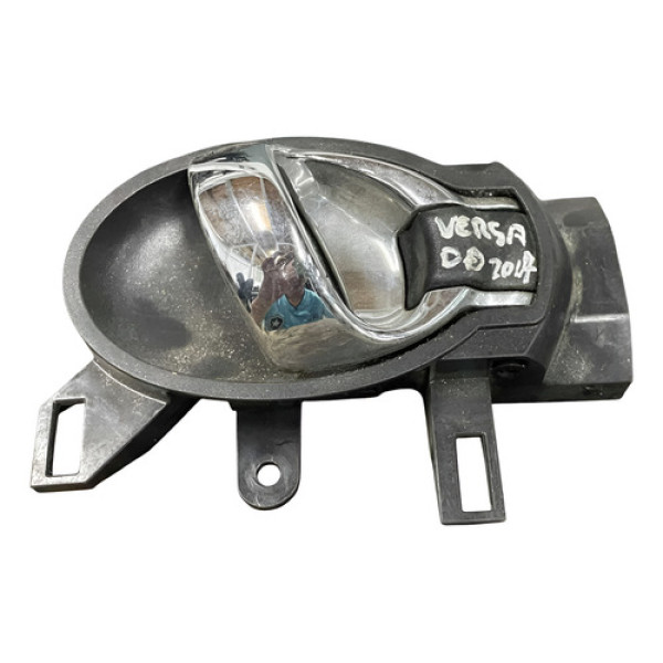 Maçaneta Interna Dianteria Direita Nissan Versa 2017 Dianteira