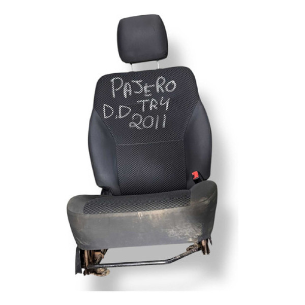 Banco Dianteiro Direito Mitsubishi  Pajero Tr4  2011 Detalhe Preto