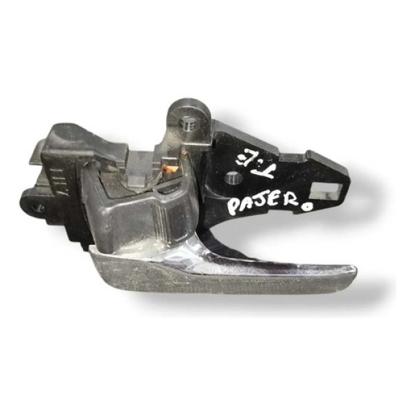 Macaneta Interna Traseira Esquerda Pajero 2010/2013 5716a579 Prateado Traseira