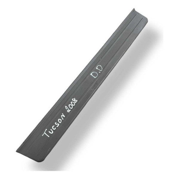 Soleira Porta Dianteira Direita Tucson 2.0  2008  858832e000 Cinza