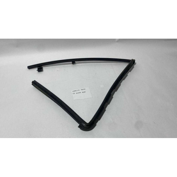 Canaleta Da Porta Traseira Direita Nissan Versa 2017/2020