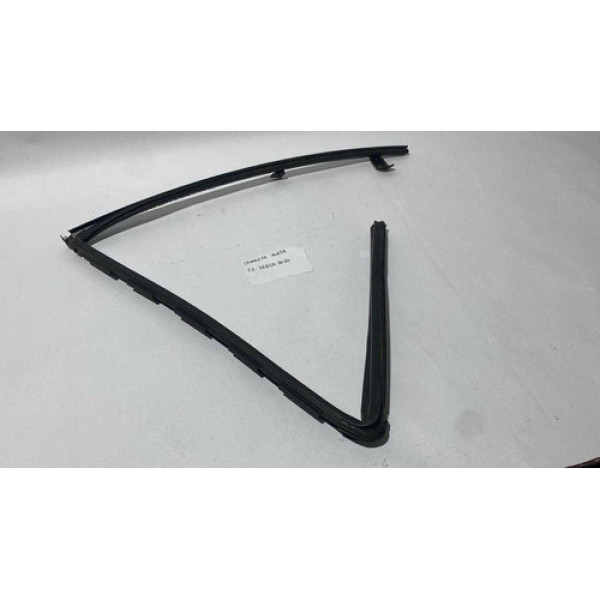 Canaleta Da Porta Traseira Esquerda Nissan Versa 2017/2020