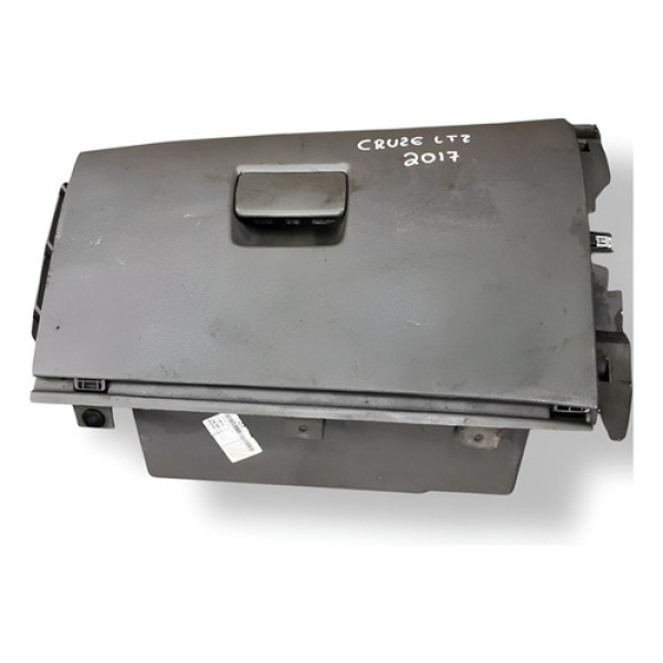 Porta Luvas Chevrolet Cruze Sedan 2017/2018/2019 - 84130775