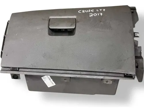 Porta Luvas Chevrolet Cruze Sedan 2017/2018/2019 - 84130775